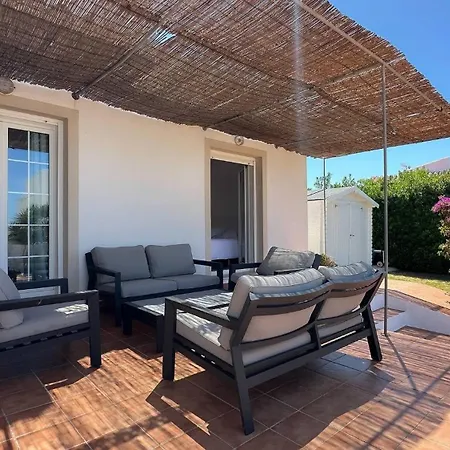 Cosy House With Pool Near The Sea - Holiday home