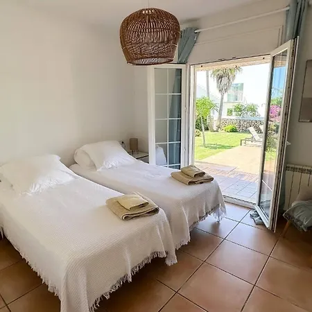 Cosy House With Pool Near The Sea - Holiday home