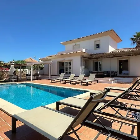 Cosy House With Pool Near The Sea - Holiday home *